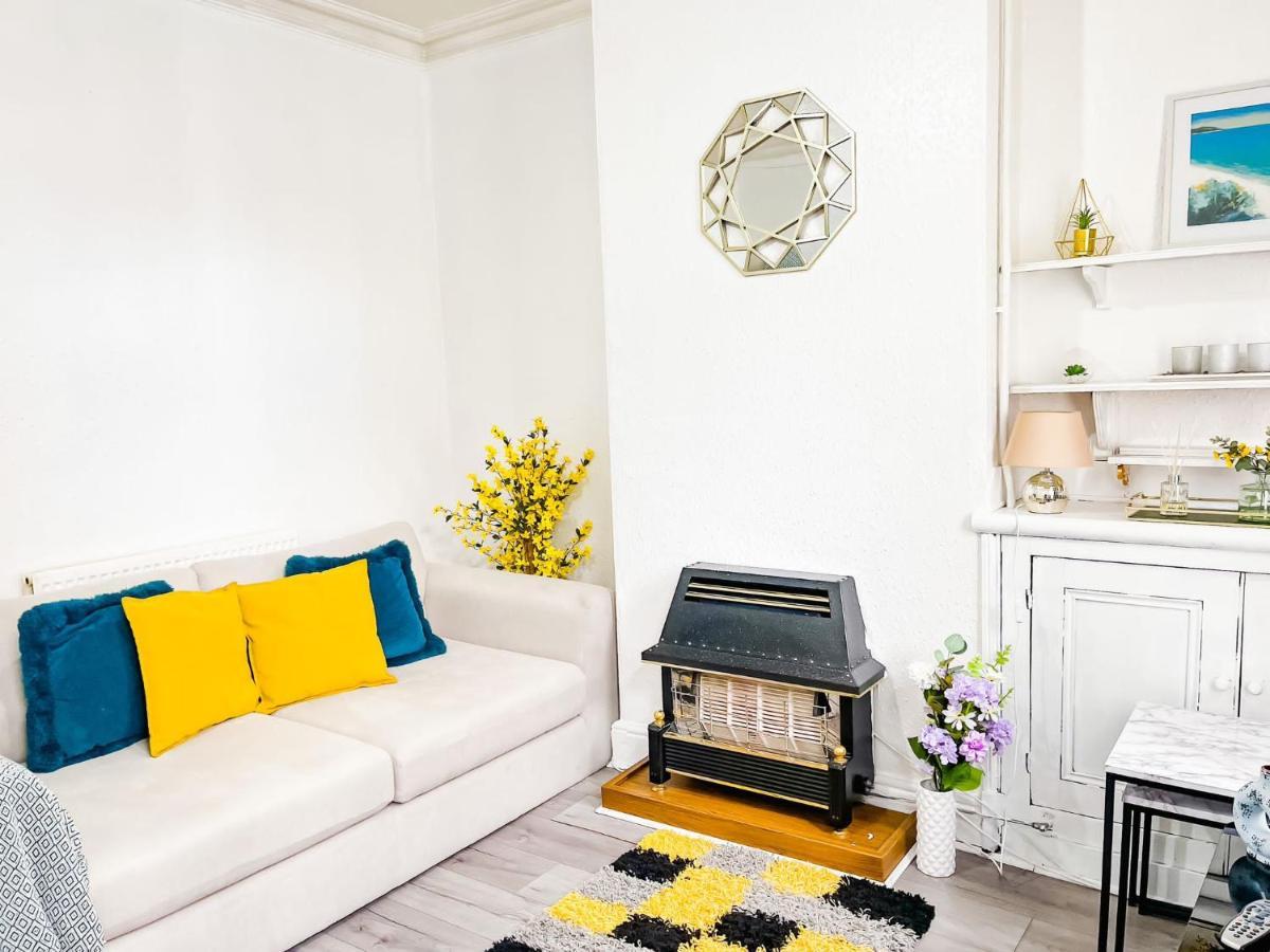 Beautiful 2 Bedroom House - Free Parking - Lt House Leicester Bagian luar foto