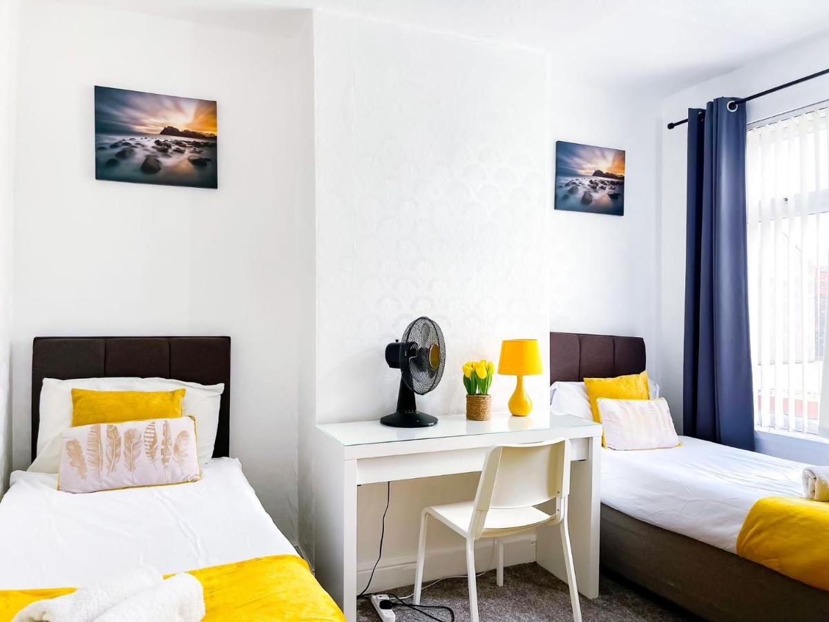 Beautiful 2 Bedroom House - Free Parking - Lt House Leicester Bagian luar foto