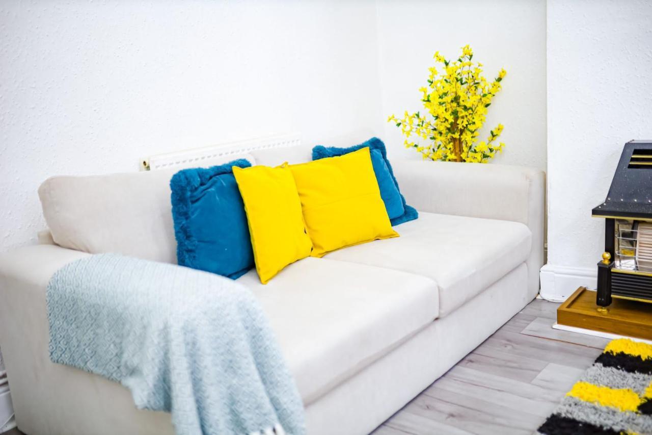 Beautiful 2 Bedroom House - Free Parking - Lt House Leicester Bagian luar foto