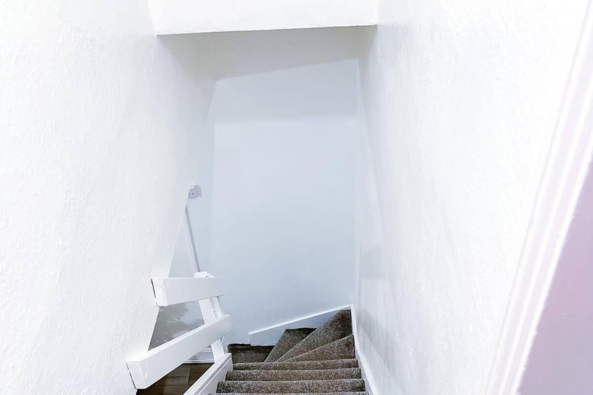 Beautiful 2 Bedroom House - Free Parking - Lt House Leicester Bagian luar foto