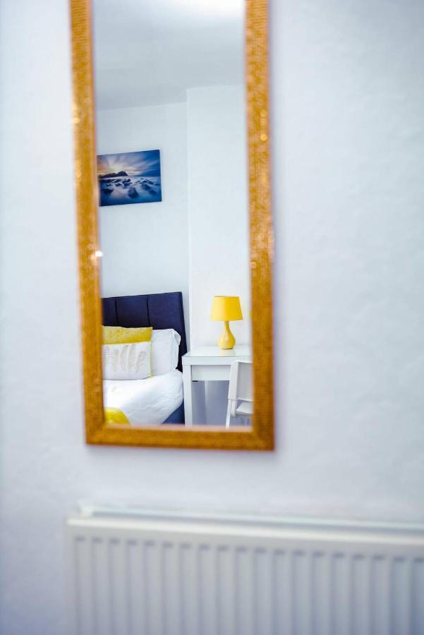 Beautiful 2 Bedroom House - Free Parking - Lt House Leicester Bagian luar foto