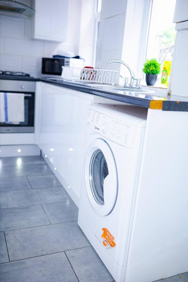 Beautiful 2 Bedroom House - Free Parking - Lt House Leicester Bagian luar foto